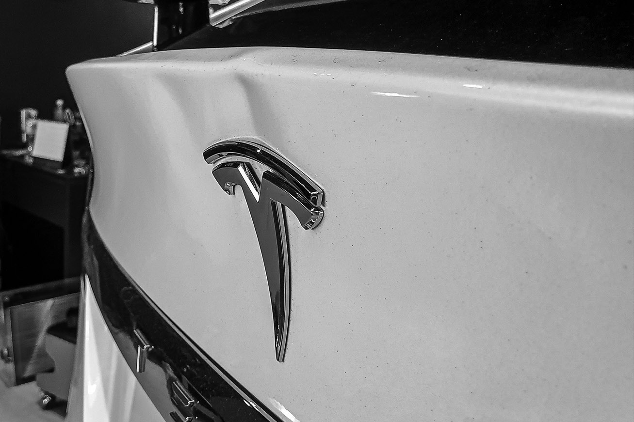 Tesla 尾門 彩色