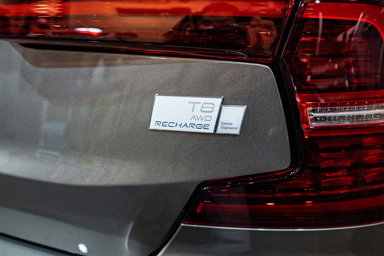 Volvo T8 AWD 彩色