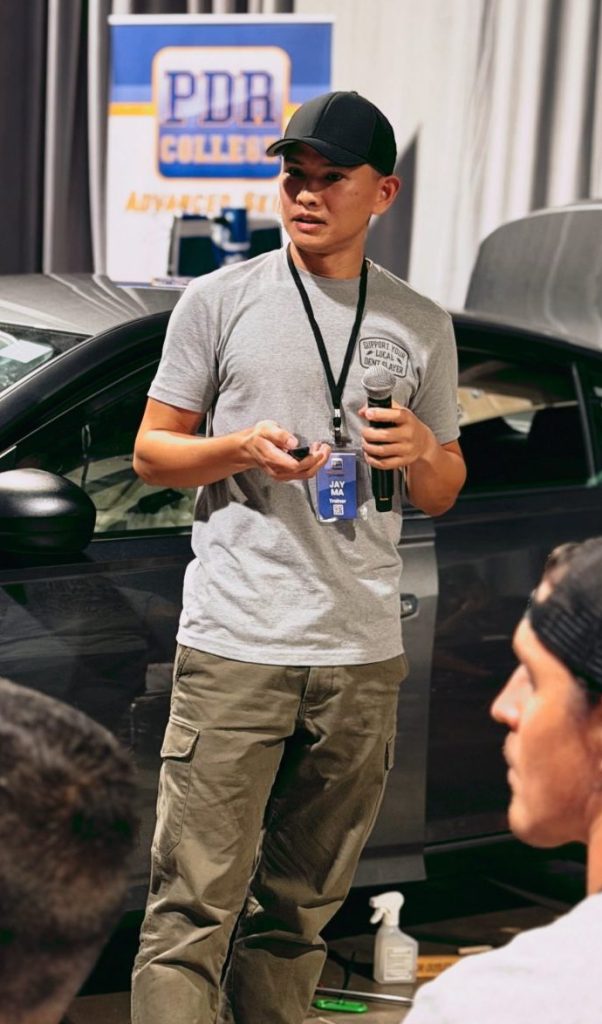 卓越凹痕修復小馬Jay Ma:這次我受邀以講師身份登台,分享「如何在不拆門的情況下修復大型撞擊凹痕」以及「如何運用社群經營打造品牌影響力」。能與世界級講師並肩,是我生涯中最令人驕傲的時刻。