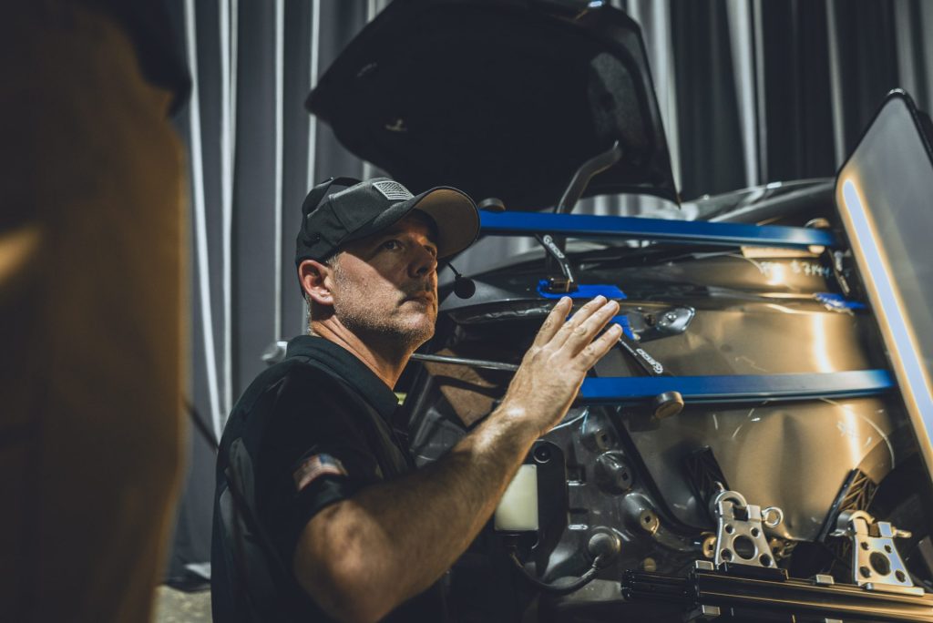 Brice Kelly:被譽為業界最強的凹痕修復師,他修復過無數「不可能的凹痕」,讓人懷疑「極限」是否真的存在。