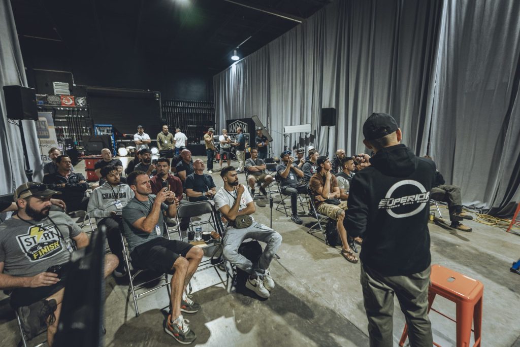 Jay Ma(我):這次我受邀以講師身份登台,分享「如何在不拆門的情況下修復大型撞擊凹痕」以及「如何運用社群經營打造品牌影響力」。能與世界級講師並肩,是我生涯中最令人驕傲的時刻。