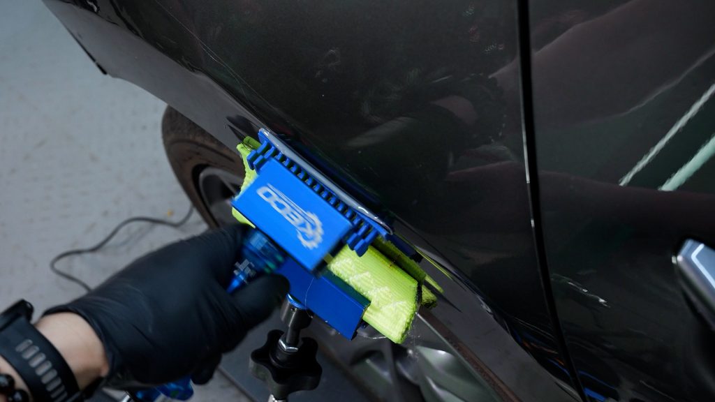 使用Black Plague的黃色拉帶進行下拉的力量