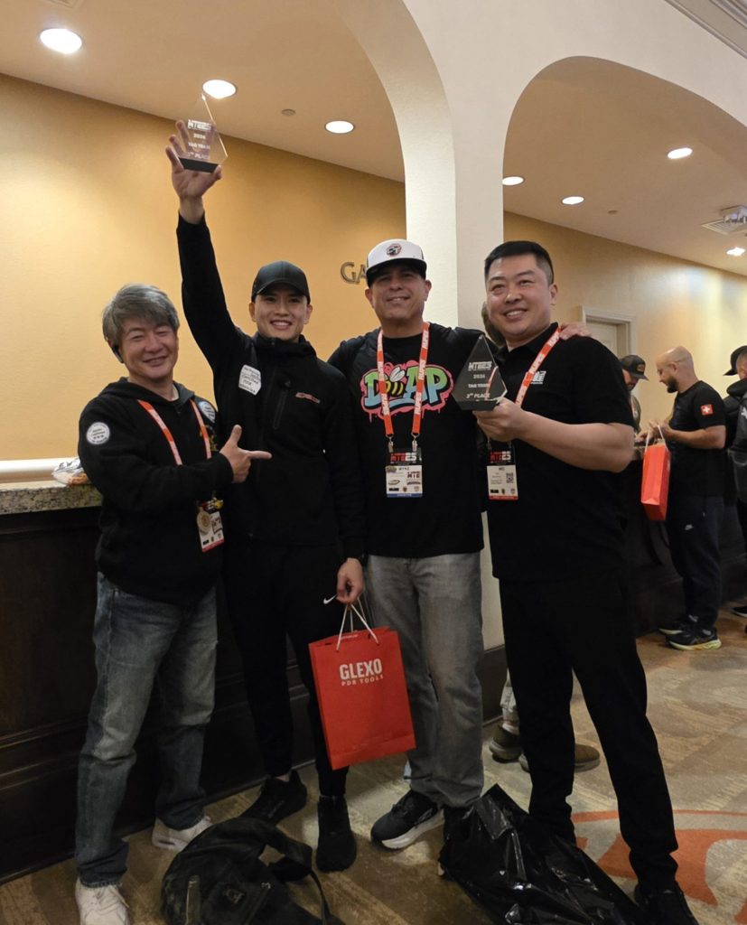 與好朋友日本大師Kenji(左一)和美國PDR終身成就人物Myke(右二)合影