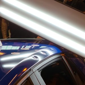 DB EXPO 雙人組前B柱上的凹痕