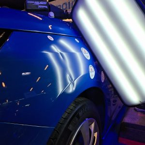 DB EXPO 雙人組前葉子板上的凹痕